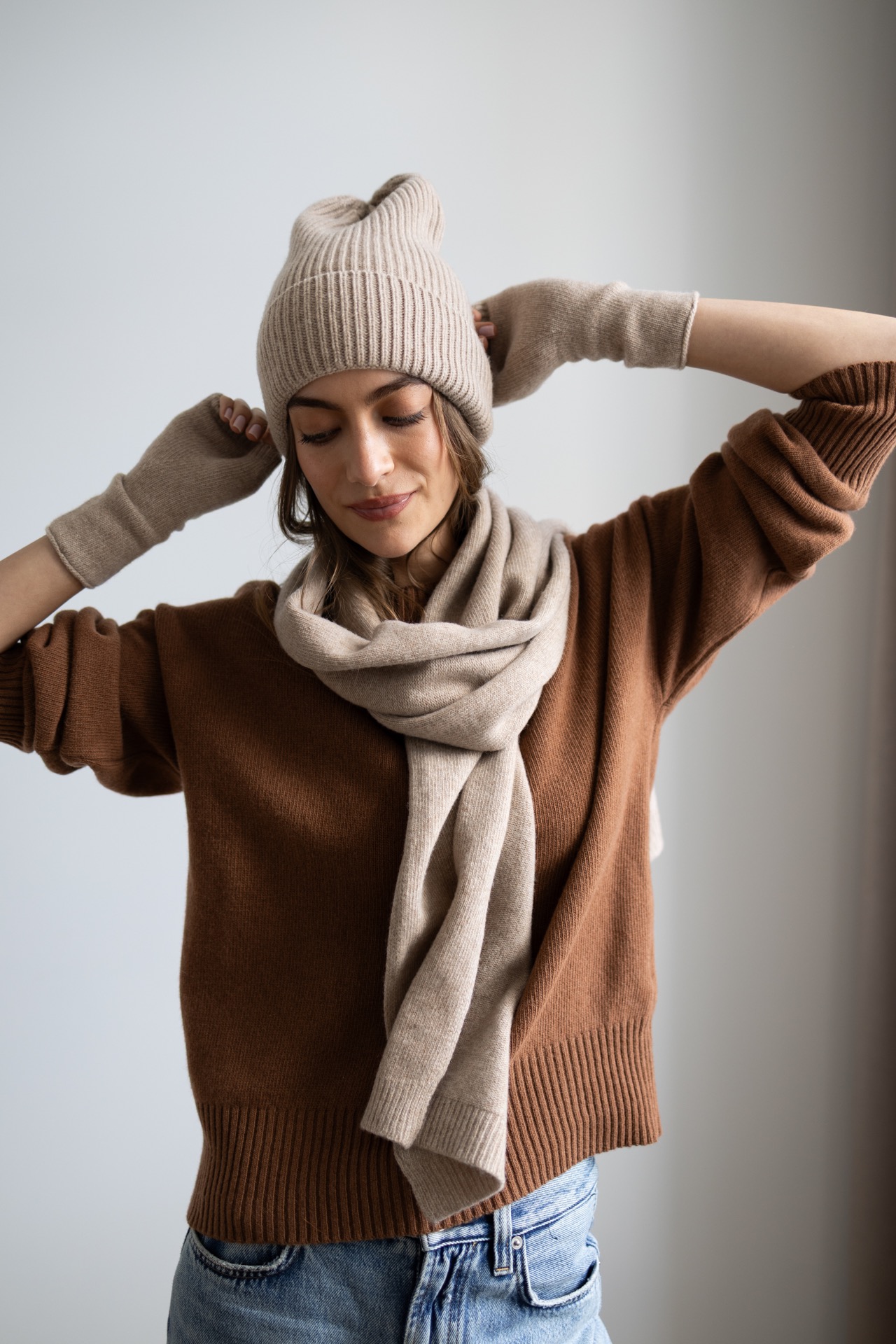 slou-lucky-handmade-szalik-merino-cashmere-bezowy