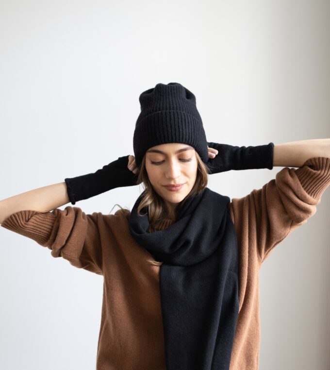 slou-lucky-handmade-szalik-merino-cashmere-czarny