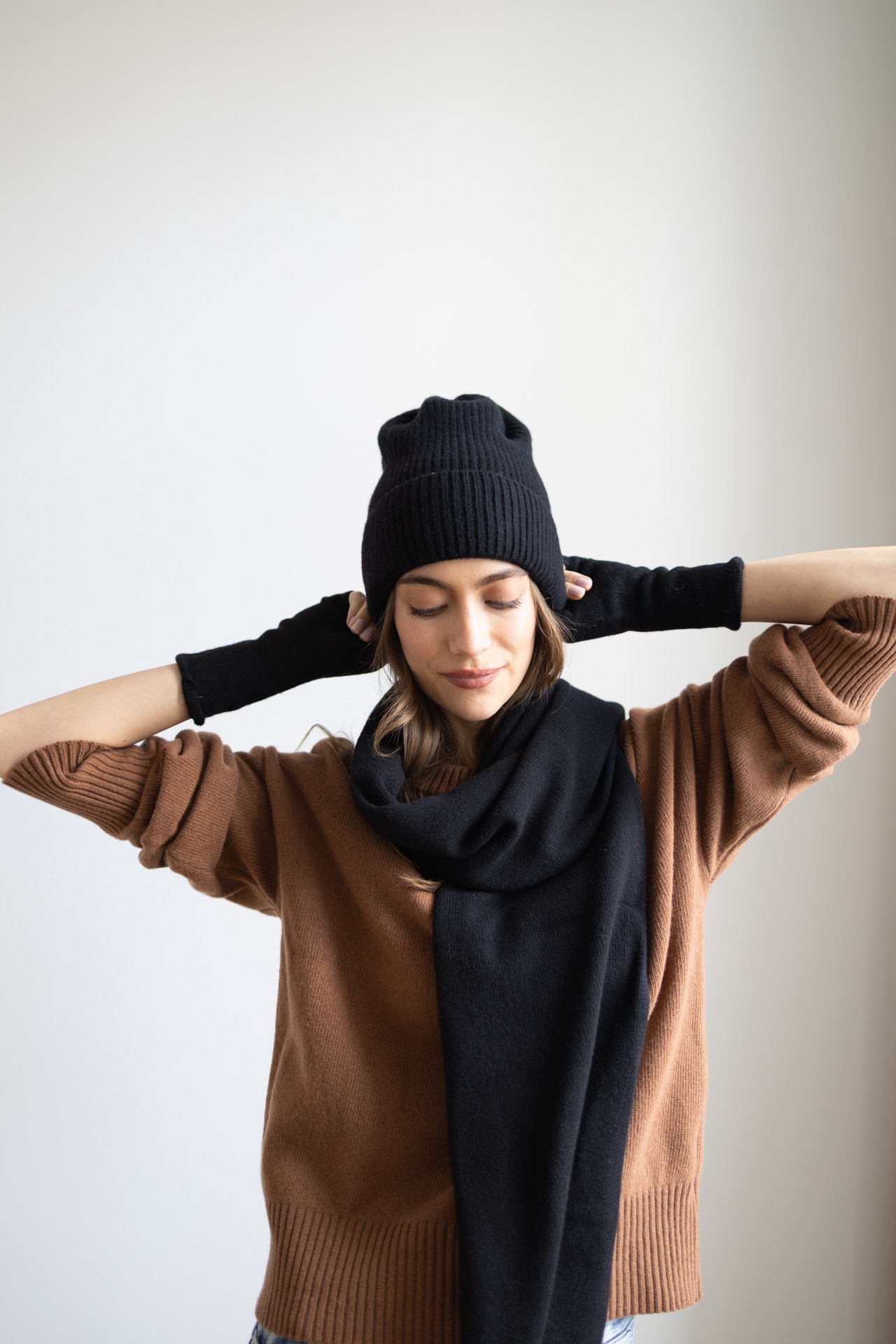 slou-lucky-handmade-szalik-merino-cashmere-czarny