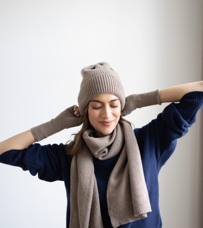 slou-lucky-handmade-szalik-merino-cashmere-taupe