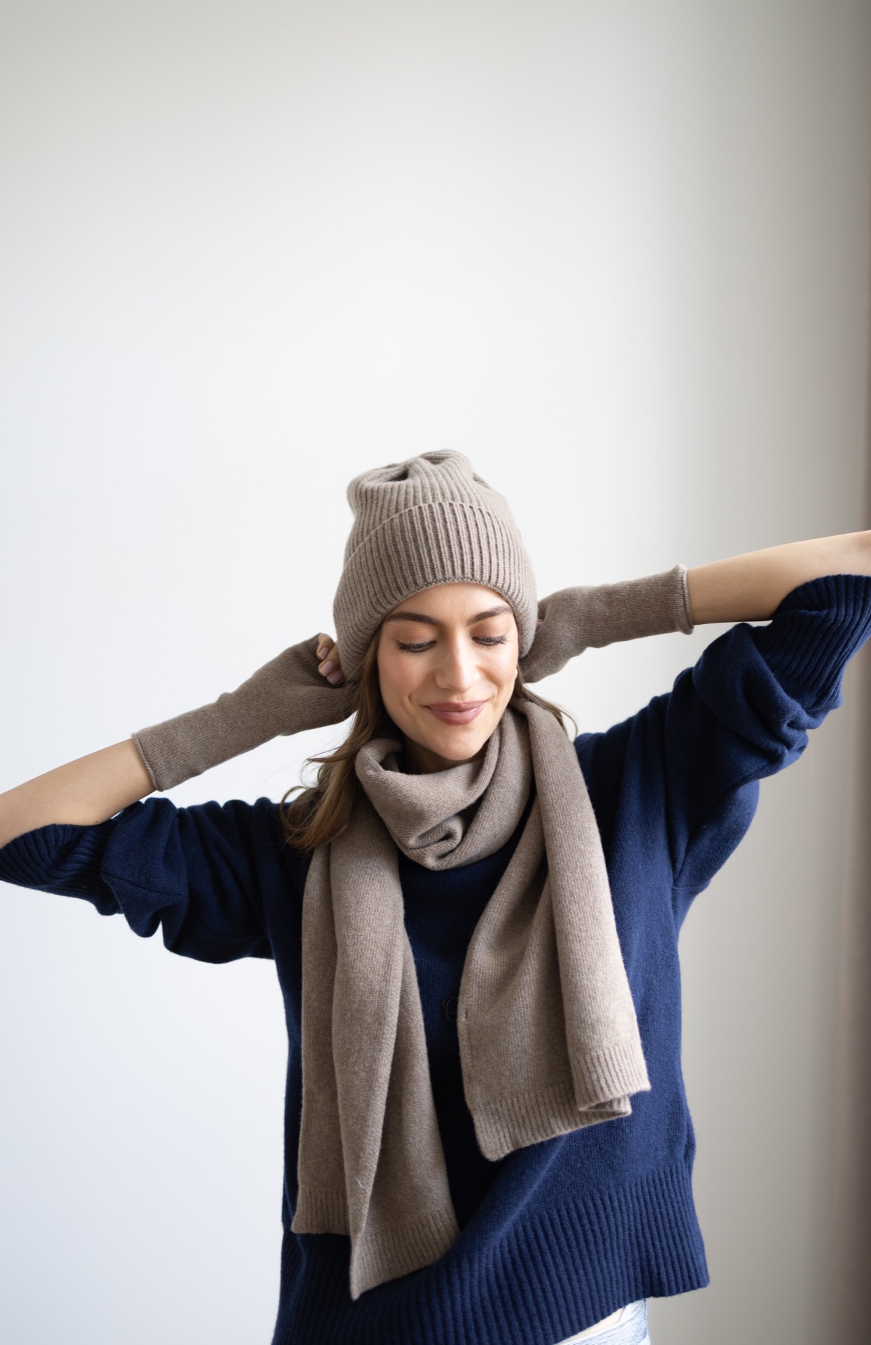 slou-lucky-handmade-szalik-merino-cashmere-taupe