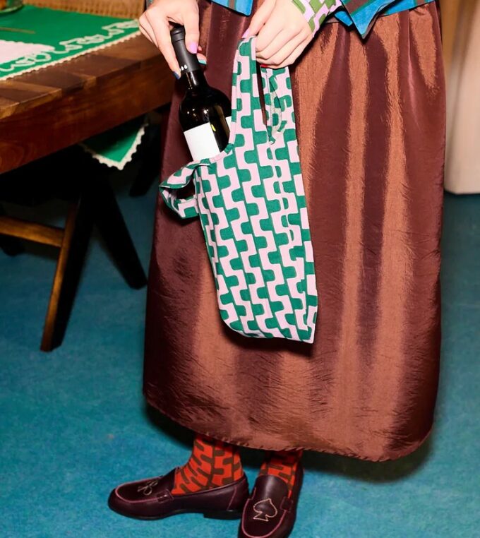 slou-bobo-choses-torebka-na-butelke-chain-all-over