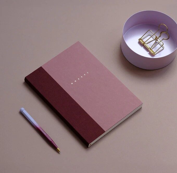 Kalendarz Klasyk MMXXVI ciemny róż