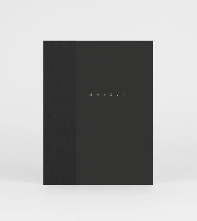 slou-papierniczeni-kalendarz-klasyk-mmxxvi-czarny
