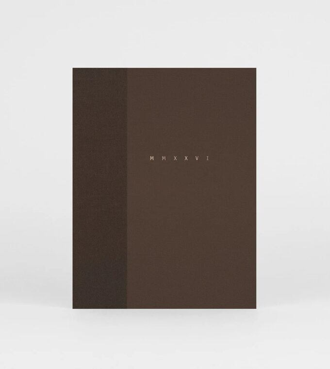 slou-papierniczeni-kalendarz-klasyk-mmxxvi-kakao
