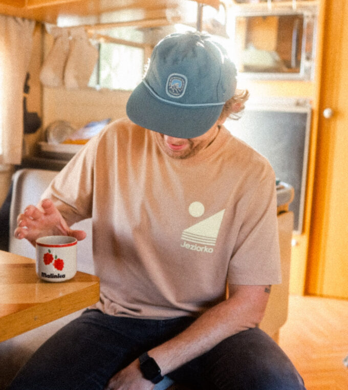 slou-slowspotter-tshirt-jeziorko-vintage-latte